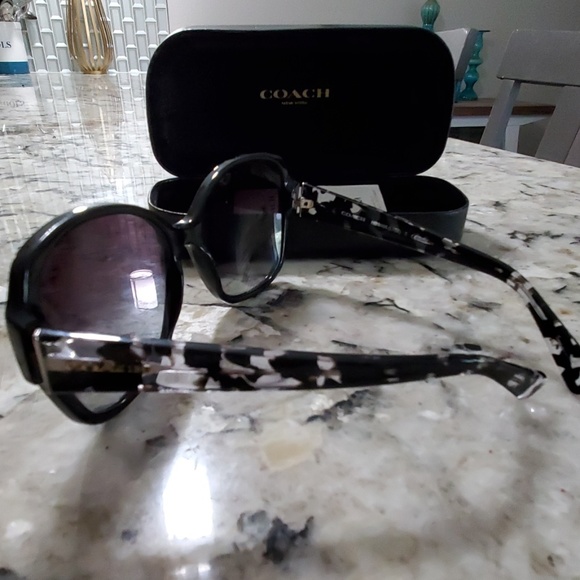 Coach HC8166 Sunglasses - Picture 2 of 6